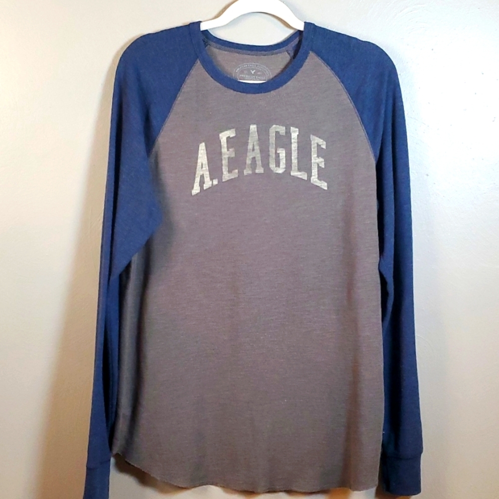 AEO men's athletic fit, long sleeve shirt. Blue and gray, size large